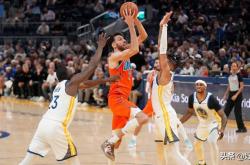 哈哈，勇(yǒng)士(shì)与雷霆比赛后，格林的儿子(zi)请求与切特·霍姆格伦见面