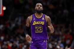 NBA仅4位常规赛“千胜将軍(jūn)”乔丹差294场、科比差164场，詹杜库呢？