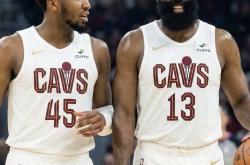 哈登重磅交(jiāo)易官宣！骑士今夏猛追詹姆斯：哈登米切尔将出面招募(mù)他