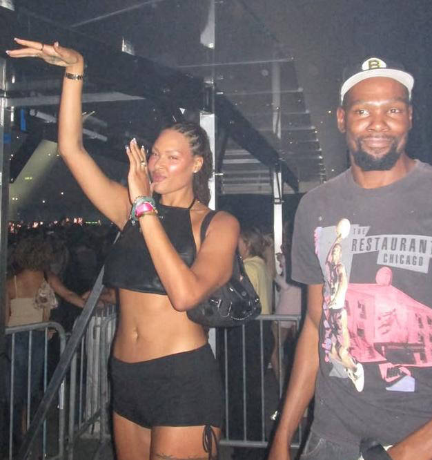 火箭训练氛围紧张！申京隔扣亚当斯，史密斯迎战两人暴扣