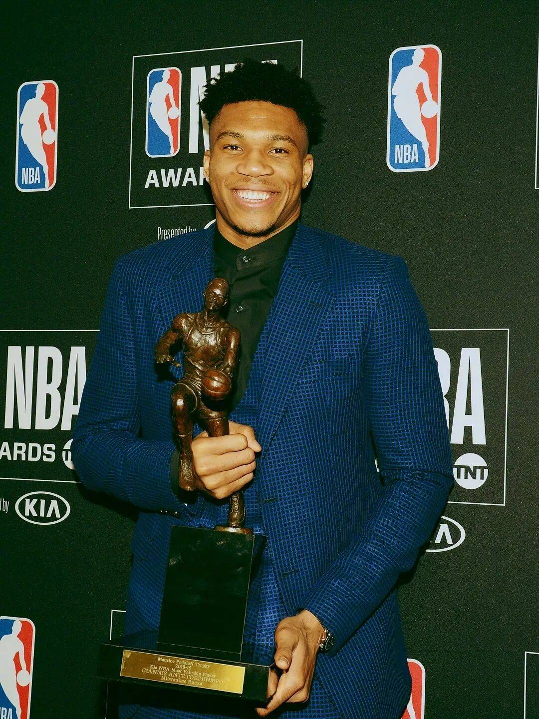 雄鹿尼克斯曾讨论字母哥交易！雄鹿对字母哥也是够可以了！