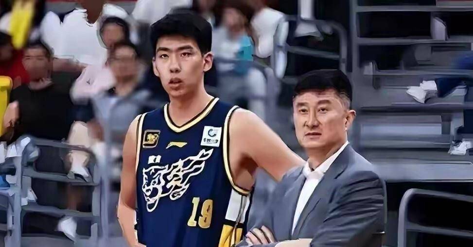 14分3前场篮板！陈国豪首秀成功，水货状元撕掉标签硬刚文班，马刺119-88广州队