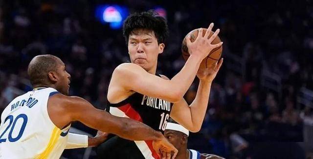 NBA战报：勇士12-123翻盘开拓者！库里16+11