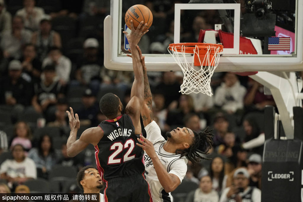 维克托·文班亚马：封盖与扣篮的无畏追求