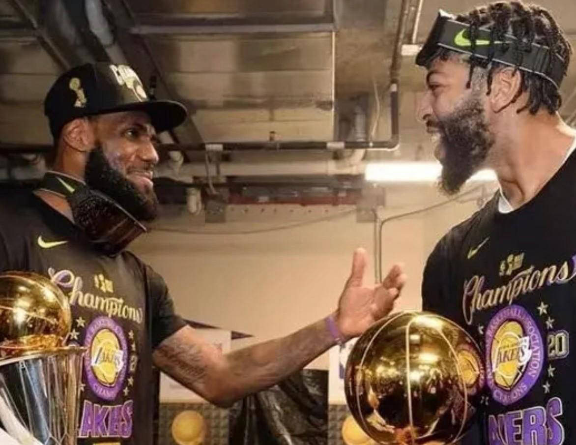 NBA现役5位场均20+10助攻球星，威少榜首，詹姆斯上榜