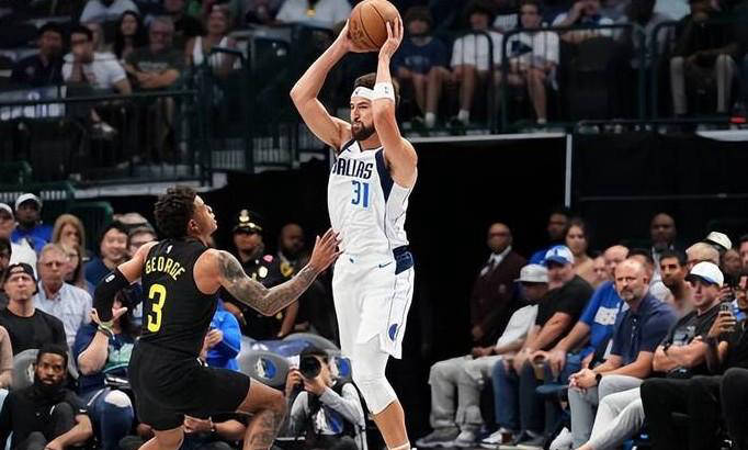 克莱·汤普森：曾是勇士王朝功臣，如今迷失自我