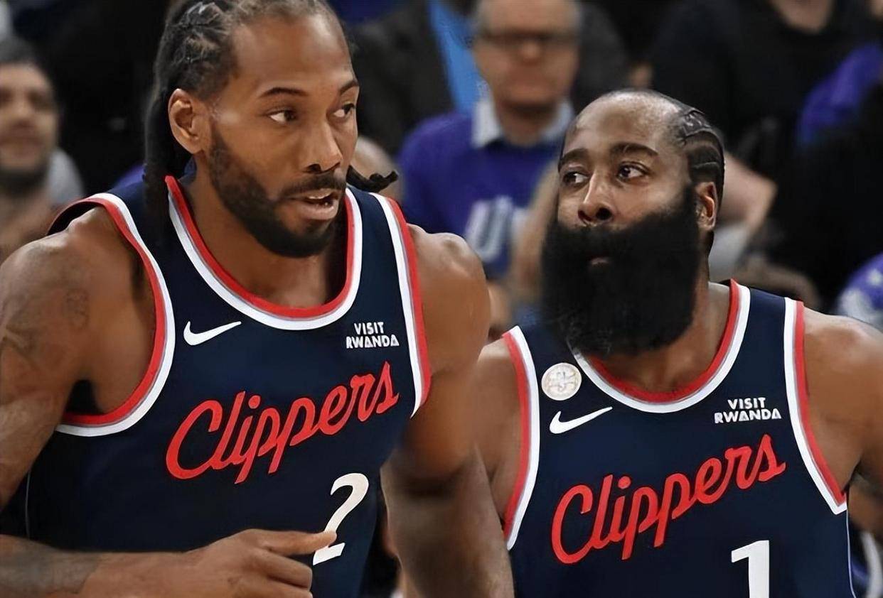 NBA明日赛程：库里左膝扭伤，勇士主场迎战鹈鹕，快船独行侠谁能止住颓势