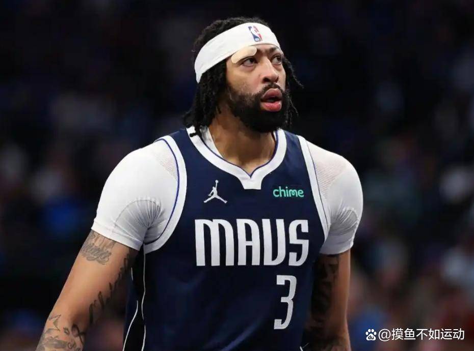 NBA明日赛程：库里左膝扭伤，勇士主场迎战鹈鹕，快船独行侠谁能止住颓势