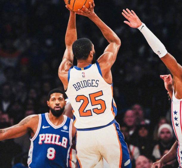 保罗乔治锁死唐斯，马克西36+8+4探花郎半场18分，76人复仇尼克斯